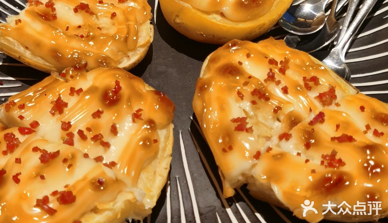 第一次来总体感觉可以！菜品摆盘还算精致，辣酒浸花螺感