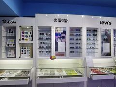 -提一眼镜·蔡司·依视路(小寨店)