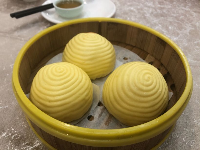 「南乳冰肉包」皮薄肉汁多,甜肉包,甜度适中,喜欢吃甜的可以推荐,老妈