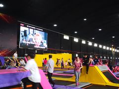 -嘿哟动霸CHUA·新潮玩运动娱乐中心·蹦床滑冰团建乐园