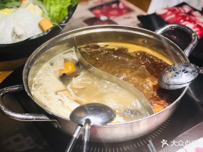 呷哺呷哺(天津月坛商厦店)菌汤拼麻辣鸳鸯锅底图片