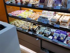 面包甜点陈列柜-凯司令西点房(虹桥路站店)