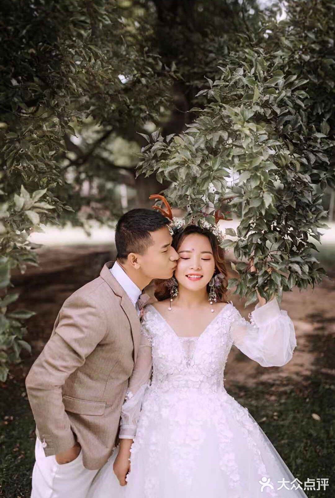 我们相信婚纱中一定要到20年后还能让人热泪盈眶-