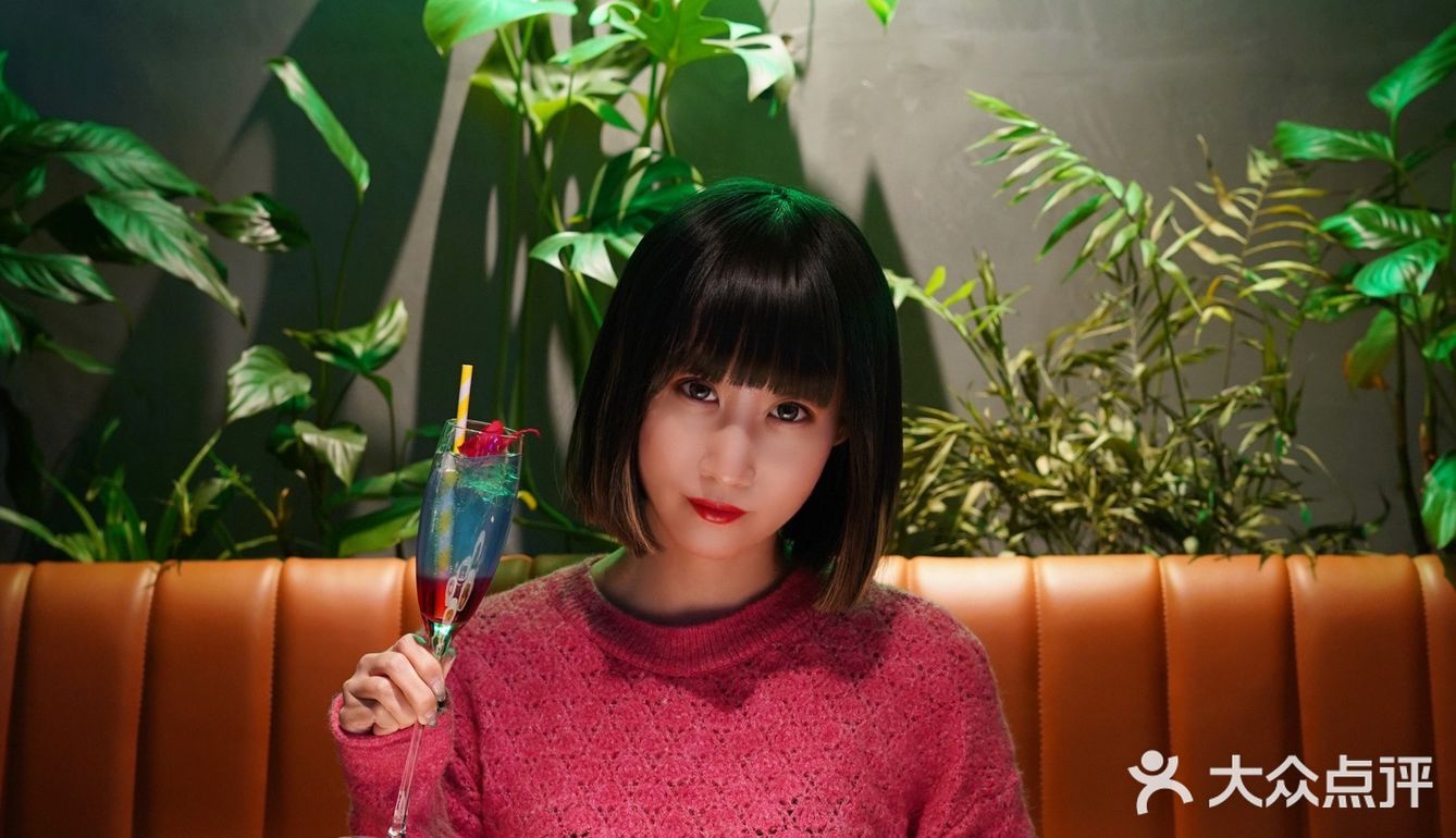 这里有酒有表演 还有美味牛排套餐～
