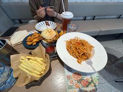 -必胜客(上海华谊新所店)