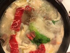 -鲜入围煮花胶鸡海鲜火锅