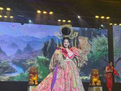 -金东尼人妖秀