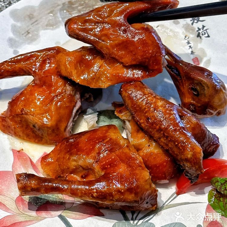听我的,越隐蔽的馆子越好吃越便宜!