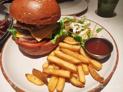 瀑布芝士牛肉汉堡-阿妮叶李(光谷世界城店)