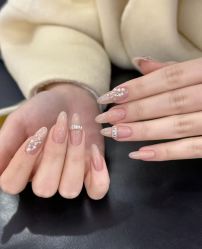 -纤贝儿美甲·科技美肤