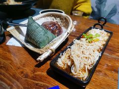 麻辣金针菇-八月美食小馆(银泰城总店)
