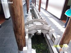 中间的小桥流水-唔呶喔哩酒家(生产街店)