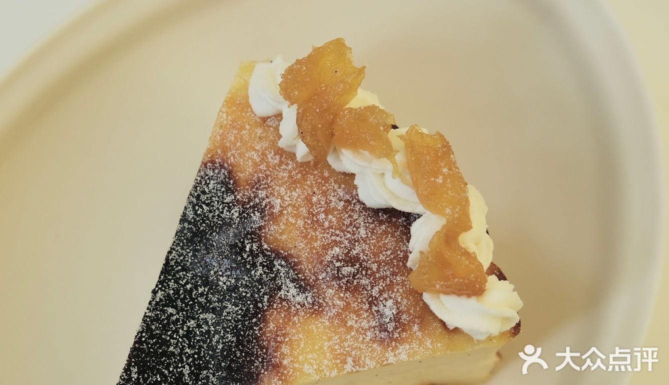 香草凤梨巴斯克 表面和底部凤梨酱,巴斯克本身