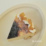 香草凤梨巴斯克 表面和底部凤梨酱,巴斯克本身