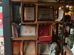 -临界音乐酒馆·小龙虾·江湖菜(华熙LIVE·鱼洞店)