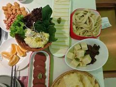 -洪氏嗨捞·广东猪肚鸡·椰子鸡火锅(西咸万象城店)