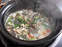 -果松木炭酸菜铜火锅·外婆参鸡汤
