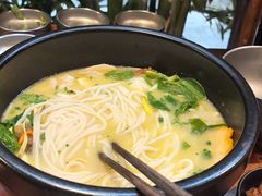 -银米·云南传统过桥米线(双廊黑金冠店)