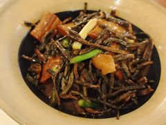 自晒豆角干土猪肉-芳草地度假酒店·野炉中餐厅