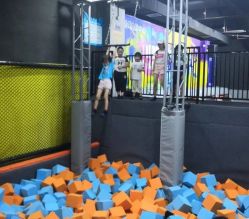 -蹦贝运动中心·蹦床·攀岩·闯关(龙岗店)