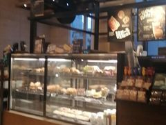 面包甜点陈列柜-星巴克臻选(外滩中心店)