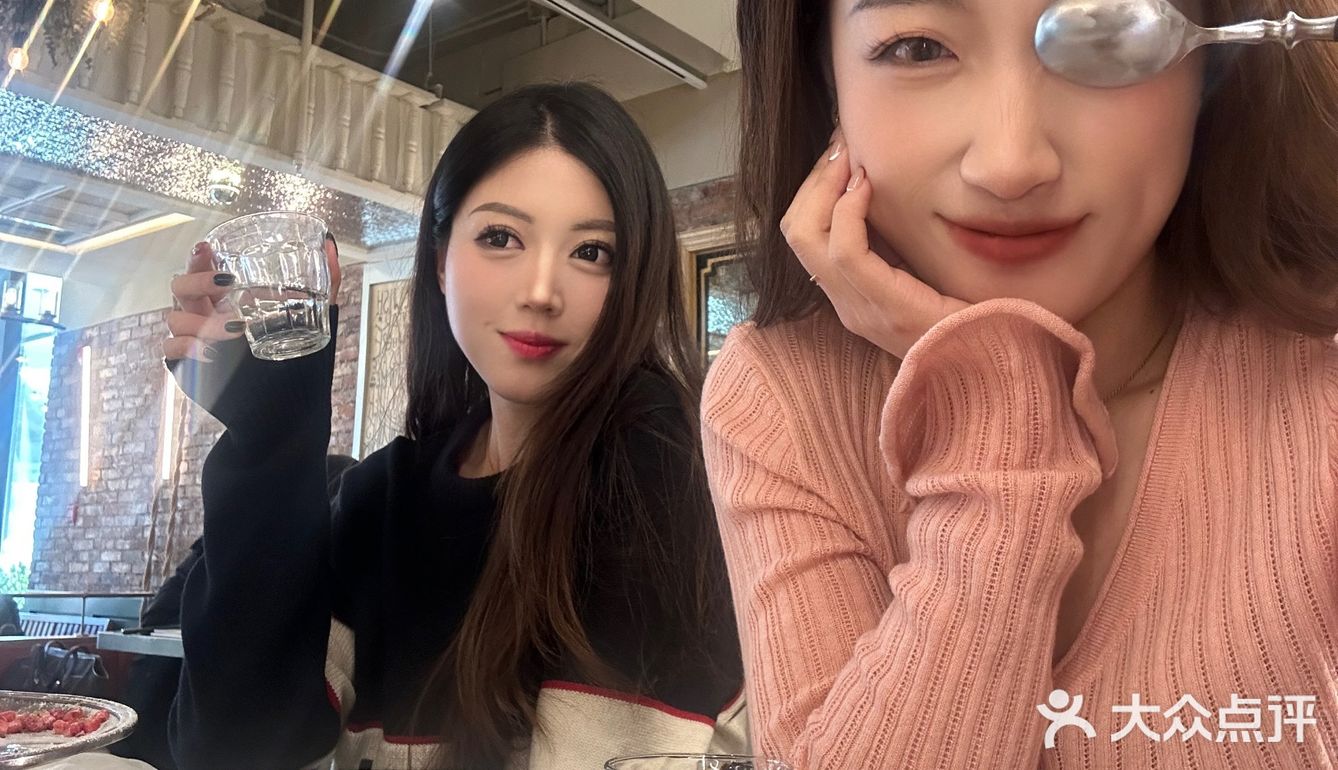 “请吃饭的漂亮姐姐🍽️”  