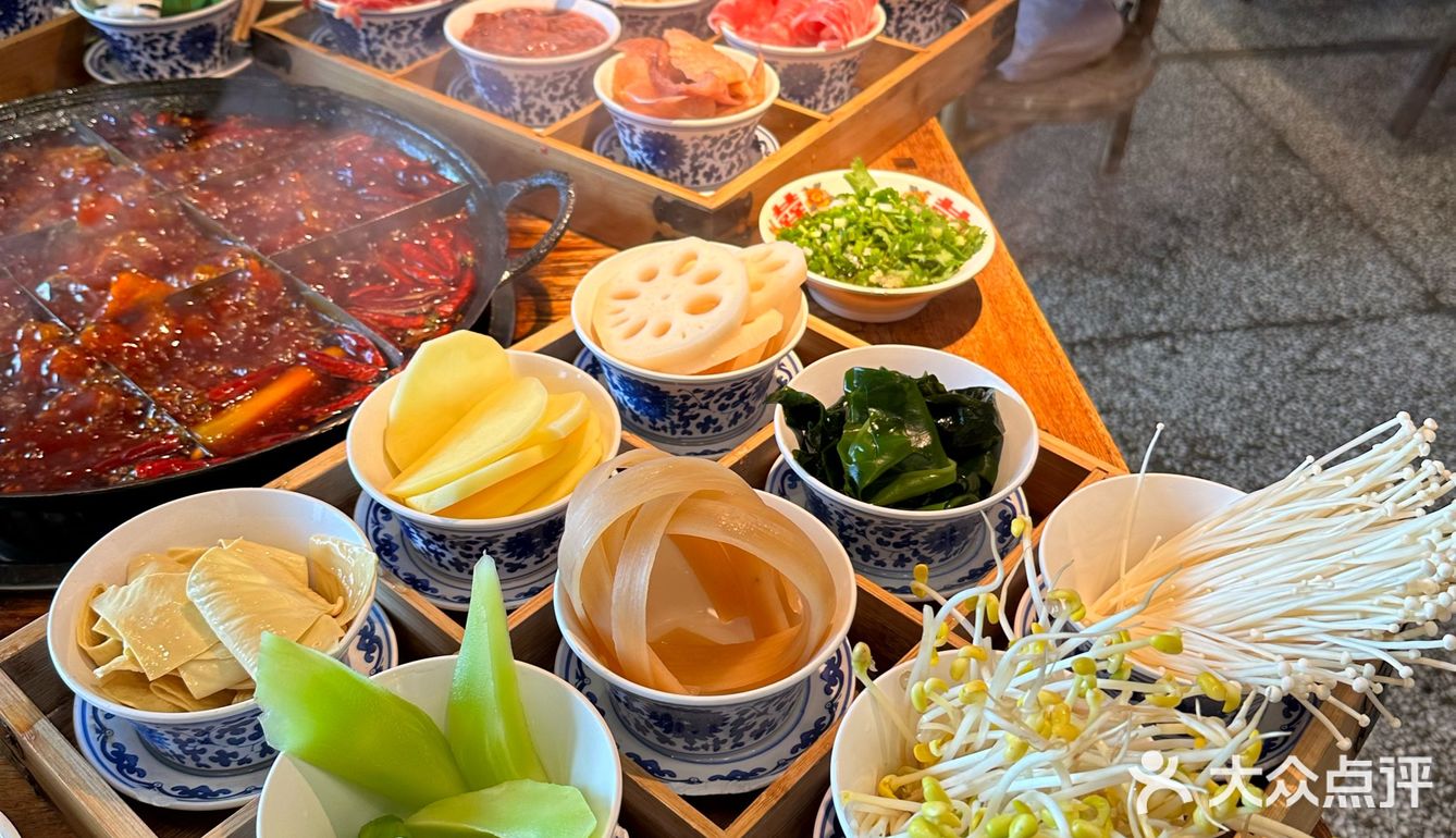 藏在鹅岭二厂景区里盖碗茶老火锅!
