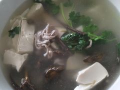 鳝骨芫茜豆腐汤-联兴酒家