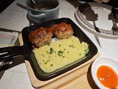 俄式传统肉饼配土豆泥-俄士厨房(环球港店)