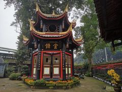 -峨眉山报国寺