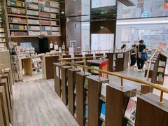 -钟书阁(群光广场店)