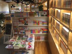 -新华里咖啡书吧(新华书店小寨店)