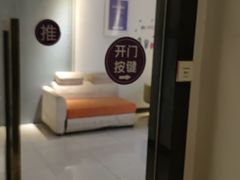 -Zsmart智尚酒店(上海轻纺市场定边路地铁站店)