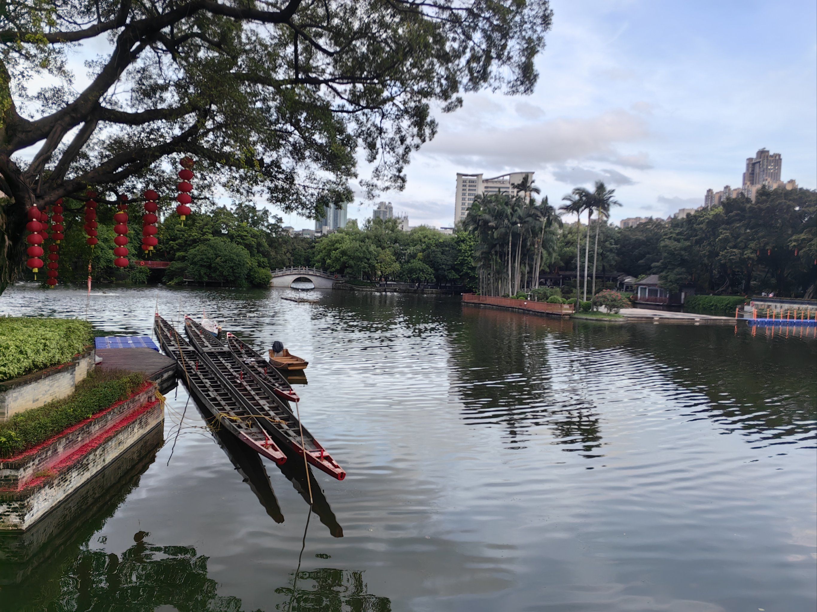 0元玩转这座城广州荔湾湖公园,作为羊城八景之一,不仅承载着丰富的