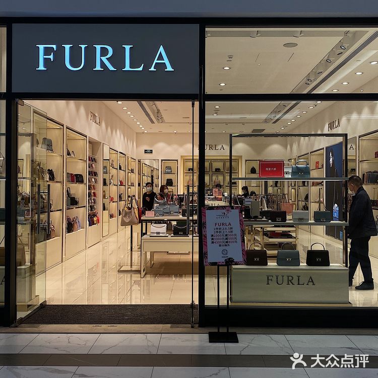 成都 | 佛罗伦萨小镇购物攻略 低价折扣买奢侈品大牌
