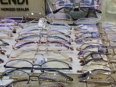 -三叶眼镜城批发市场(上海火车站店)