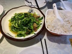 青菜炒油渣-眷江南之小蓝鲸(王府大街店)