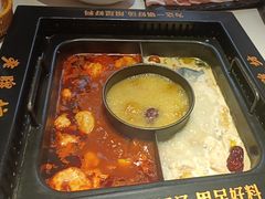 -老牌坊云南鱼豆花火锅(哈西万达店)