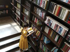 -钟书阁(松江泰晤士小镇店)