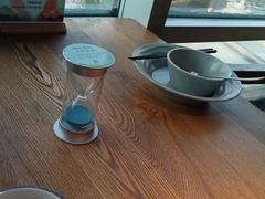 靠窗位-蜜桃餐厅·伴山(湖滨商业街店)