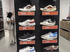 -NIKE 换季优惠店(上海青浦奥特莱斯)