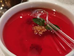 鲜火龙果冰粉-老佛爷铜炉蛙锅(海岸城店)