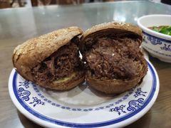 烧饼夹烧牛羊肉-老爆肚满五香烧牛羊肉