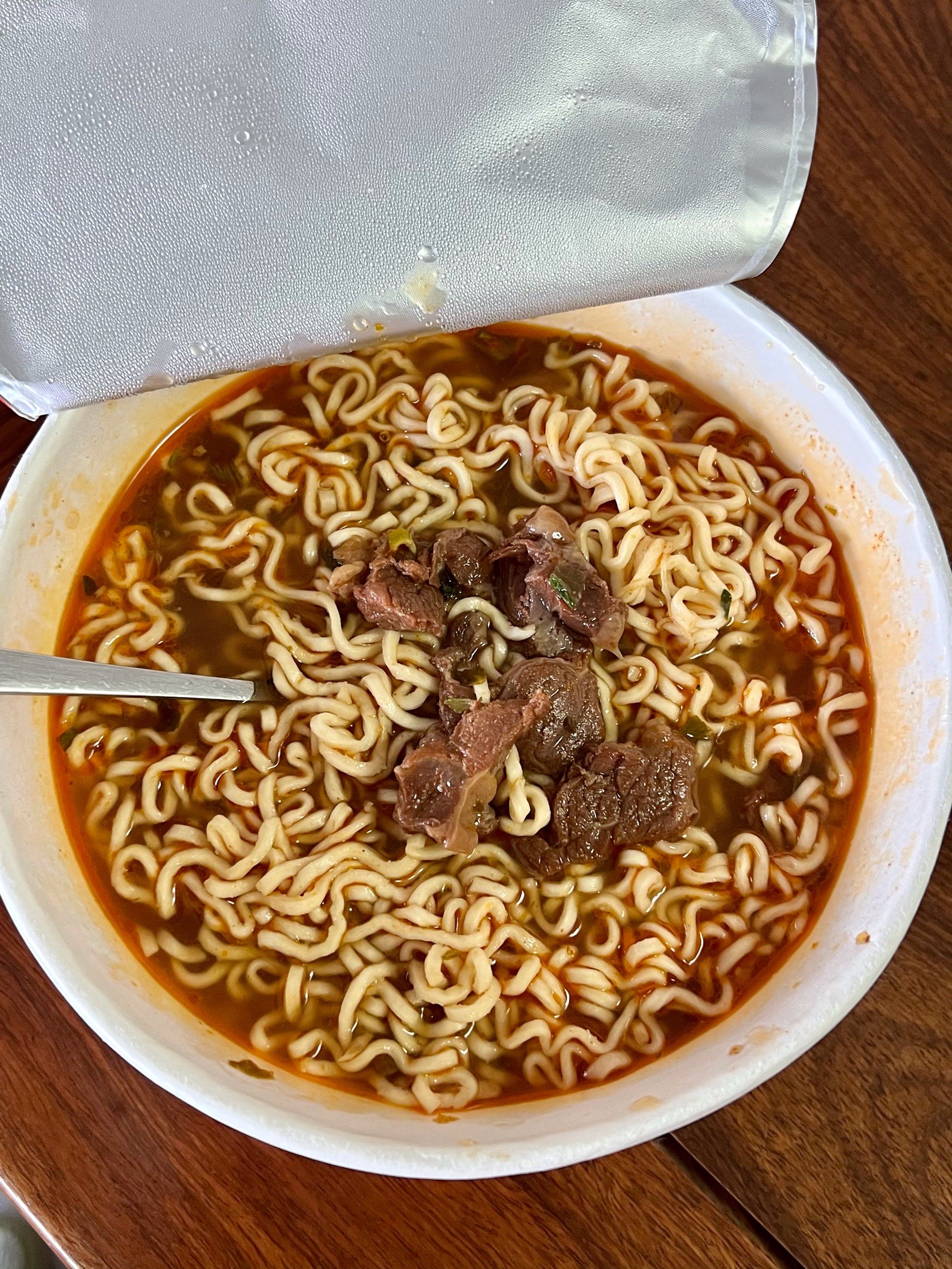 太幸福了.泡面吃出真牛肉!