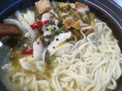 石锅酸菜鱼-周鱼小馆石锅酸菜鱼(活力汇店)