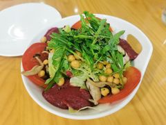 鹰嘴豆沙拉配甜菜根酱-VEGA VEGA 我行我素