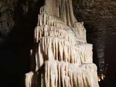 -波斯托伊纳溶洞