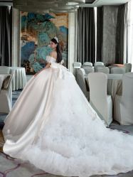 点击看大图 -伯瓷皇后婚纱艺术空间