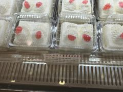 -红宝石·鲜奶小方·海派西点房(莘庄龙之梦店)