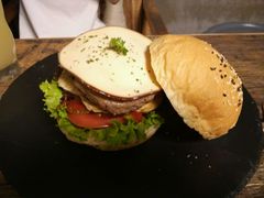 芝士汉堡-HIGH FIVE哈福手工汉堡(桂林路店)